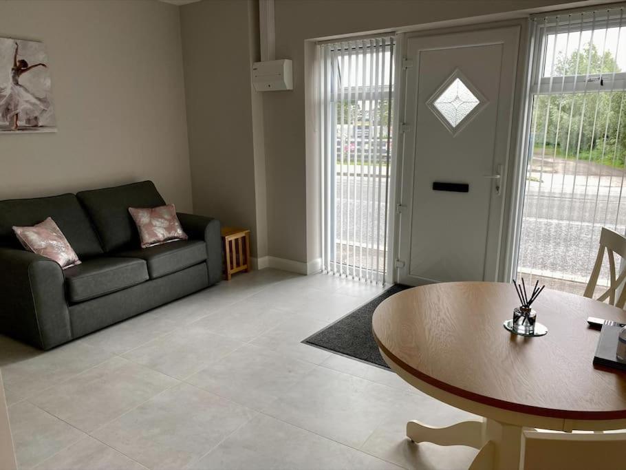 Erne Getaway No.8 Brand New 1 Bed Apartment Enniskillen Exteriér fotografie